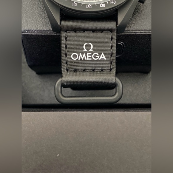 Omega X Swatch MISSION TO THE MOONPHASE MOONSWATCH SNOOPY WATCH BNIB Black NRFB - Picture 4 of 13